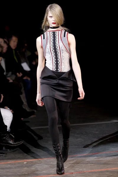 Look 17